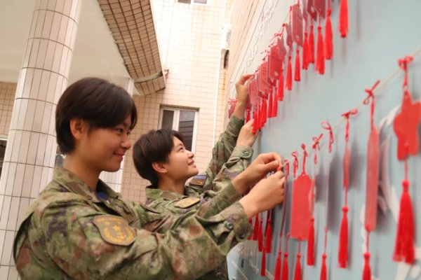 九游会体育后为李雨彤）  前年年底  姐妹俩又主动条目干预  旅军事体能“特级”评定认证考核  濒临高强度严条目的连贯考核  她们克服贫乏、打破极限  分辩以446、442分的成绩  成为全旅军事体能“特级”评定中  一双闪亮的“双胞胎霸王花”  这是她们的成绩单  巨匠快来比一比  ↓↓↓    姐姐李雨琦考核成绩    妹妹李雨彤考核成绩  成功的果实缀满枝端  吃力付出终将有收成  拿到“特